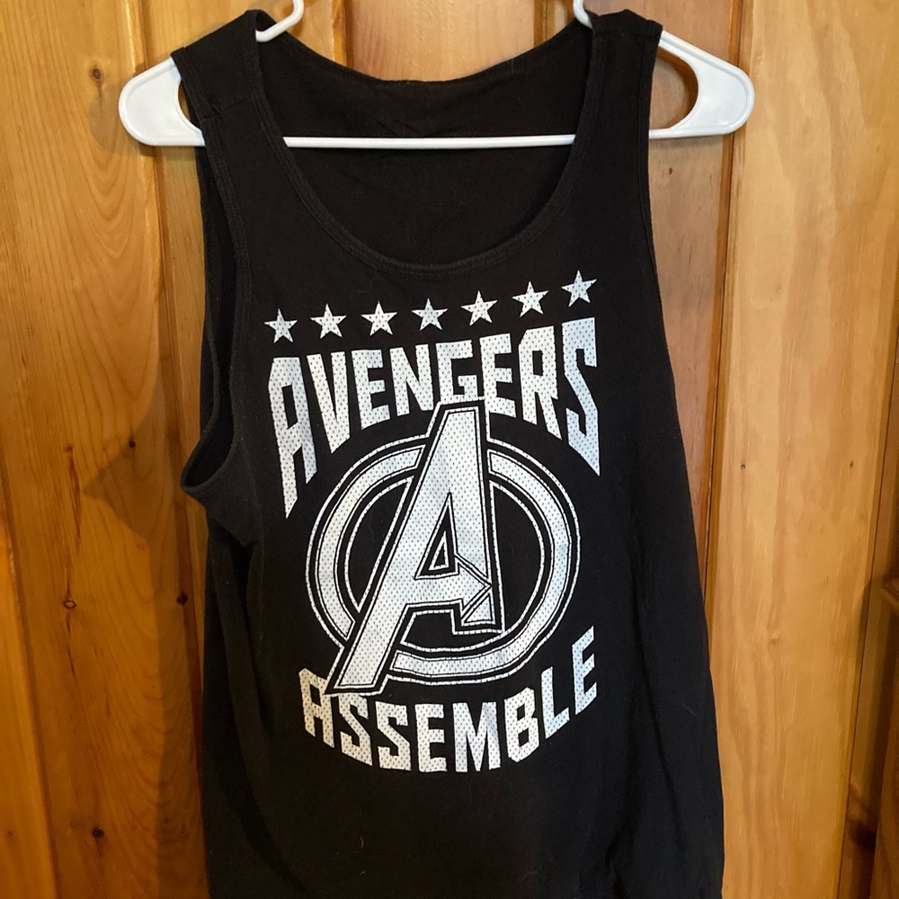 2 Sz M marvel tshirts short sleeve tank top skull avengers black gray